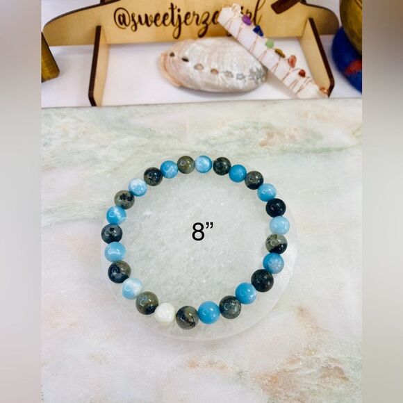 Handmade Larimar & Labradorite Gemstone Bead Bracelet - Picture 5 of 8